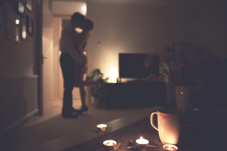 couple love kiss